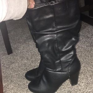 Mid calf black boots!